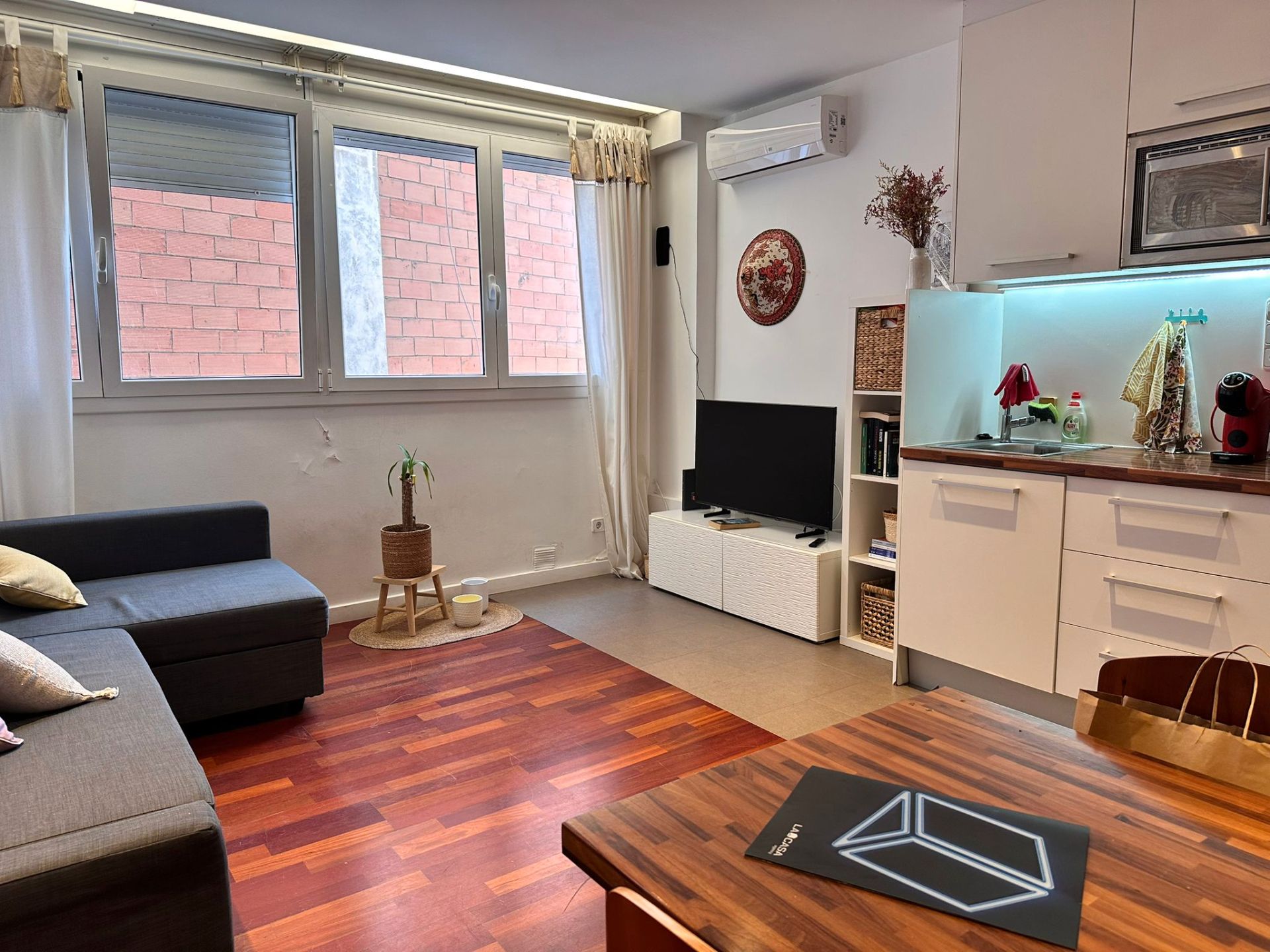 Living room of Study for sale in  Barcelona Capital  with Air Conditioner, Heating and Parquet flooring