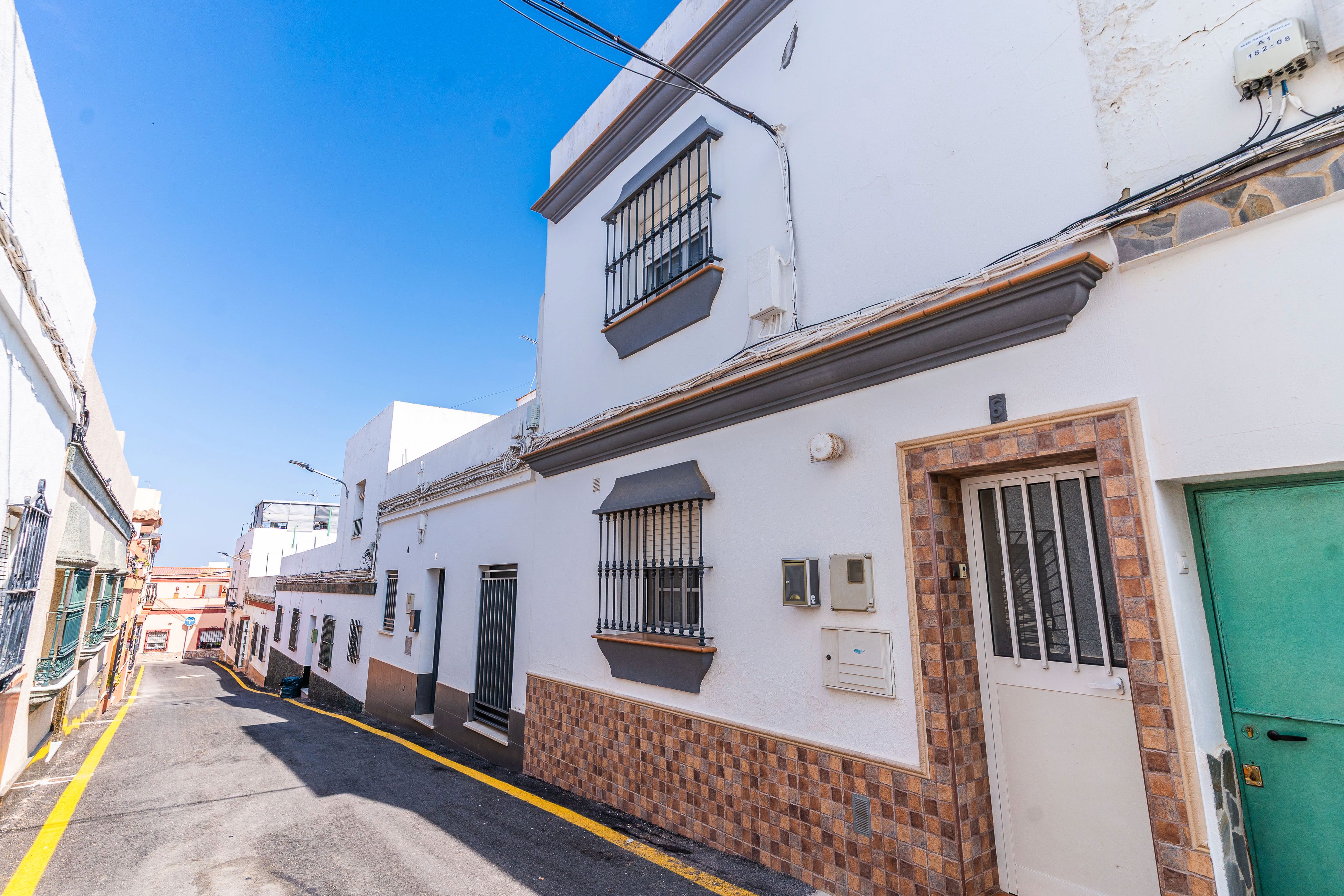 Exterior view of Single-family semi-detached for sale in Chiclana de la Frontera