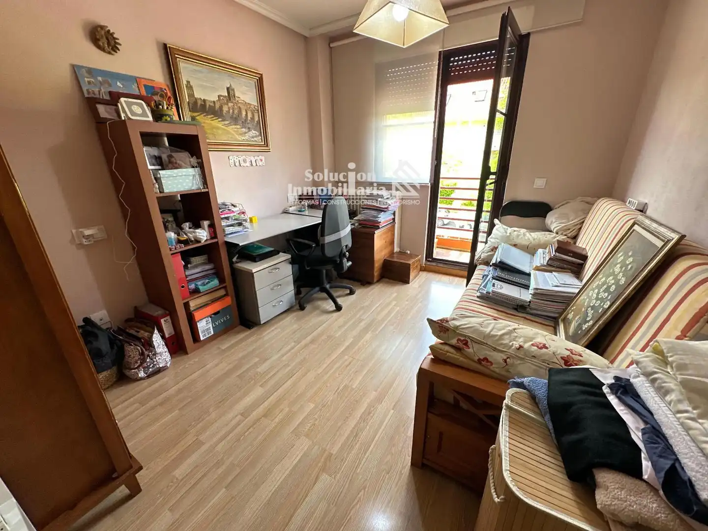 Schlafzimmer von Einfamilien-Reihenhaus zum Verkauf in Salamanca mit Heizung, Privatgarten und Möbliert