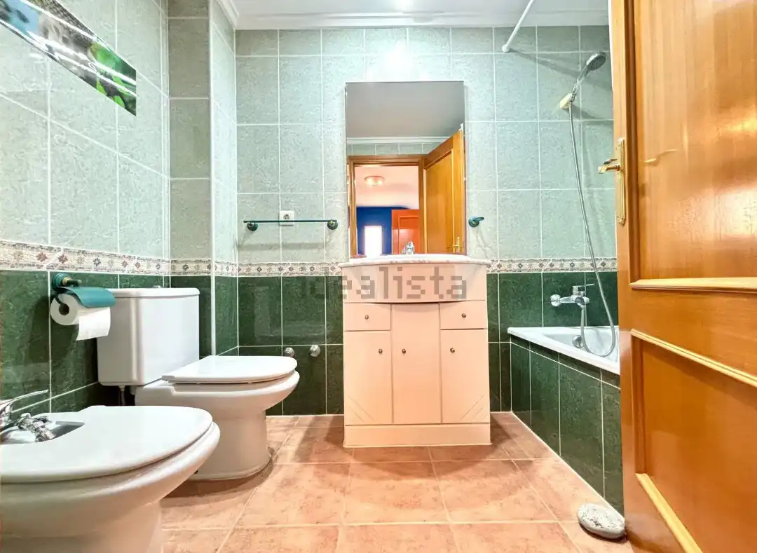 Baño de Casa adosada en venta en Sagunto / Sagunt con Aire acondicionado, Calefacción y Jardín privado