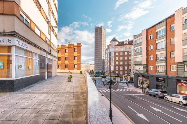 Local comercial en Venta en Avenida Avenida Mar, 6 en Teatinos - Los Prados