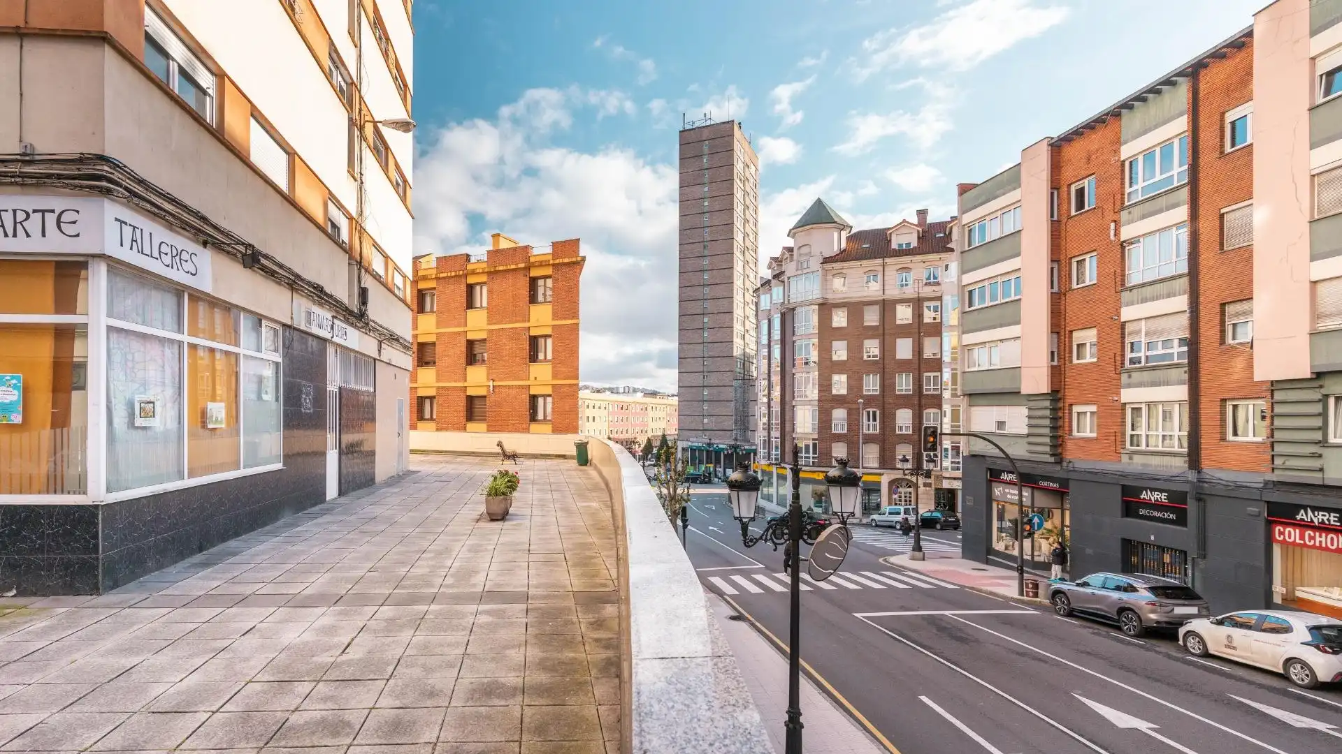 Vista exterior de Local en venda en Oviedo 