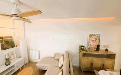 Living room of Flat for sale in  Madrid Capital  with Heating and Terrace