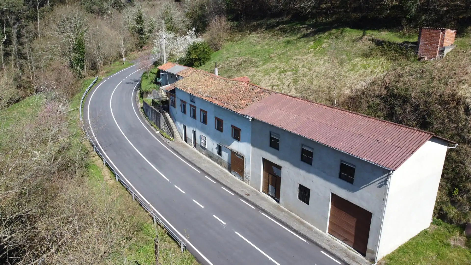 Vista exterior de Casa o xalet en venda en Allande amb Terrassa i Traster