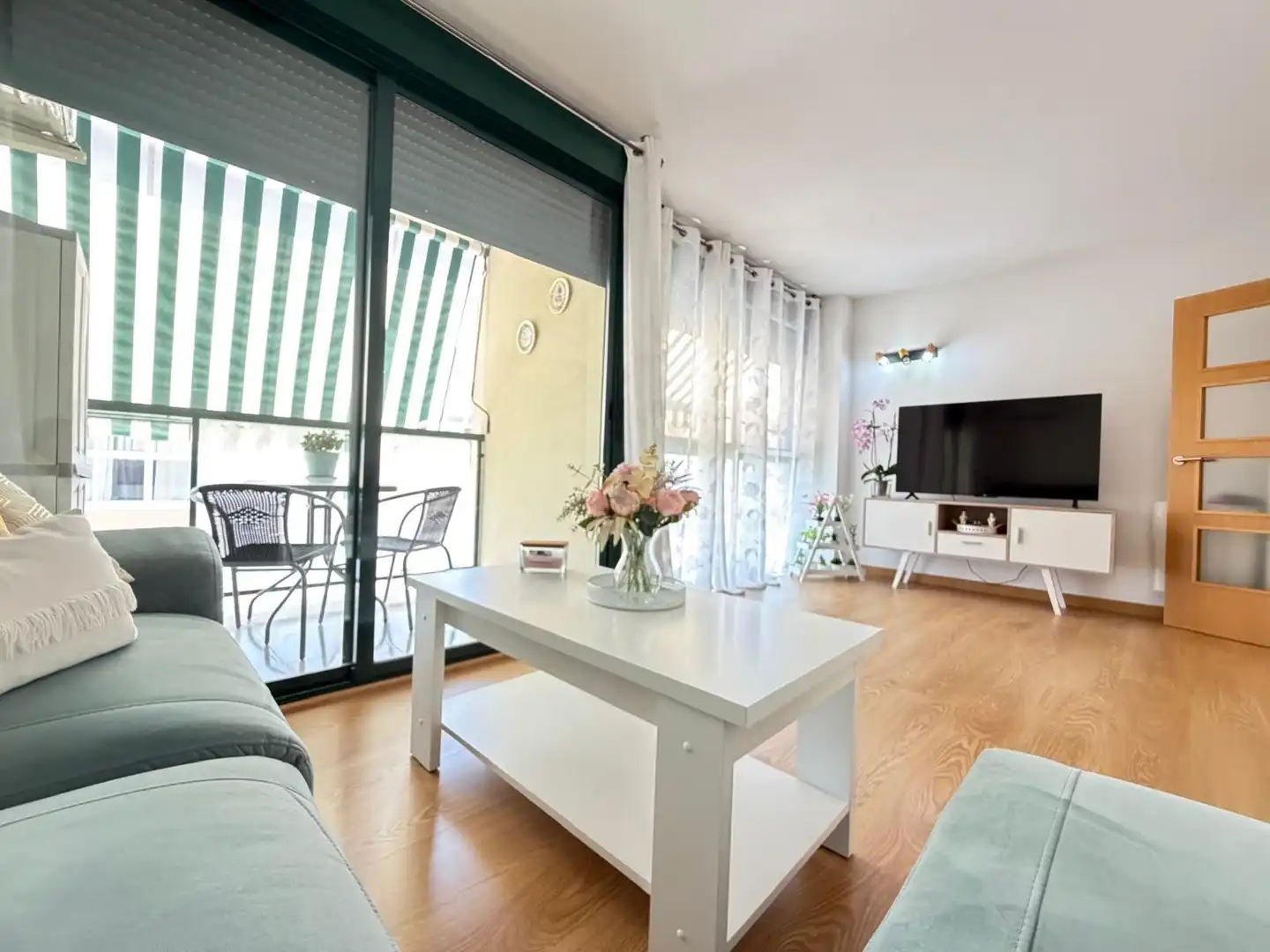 Sala de estar de Piso en venta en Monforte del Cid con Aire acondicionado, Parquet y Terraza