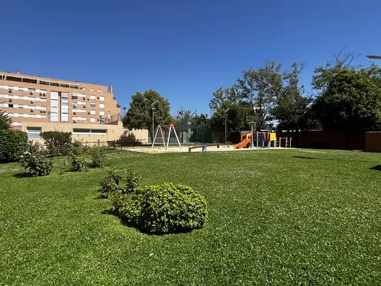 Jardí de Pis de lloguer en Madrid amb Calefacció, Parquet i Traster