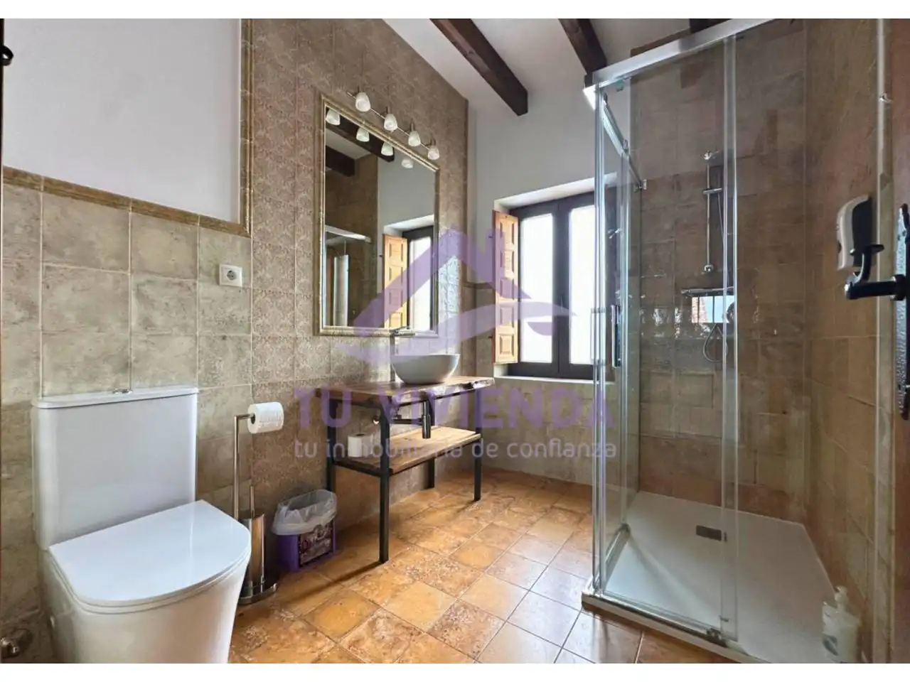 Baño de Casa o chalet en venta en Bustillo de la Vega con Jardín privado, Piscina y Amueblado