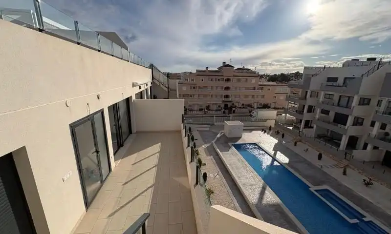 Apartamento con piscina en venta en Orihuela Costa, imagen 4