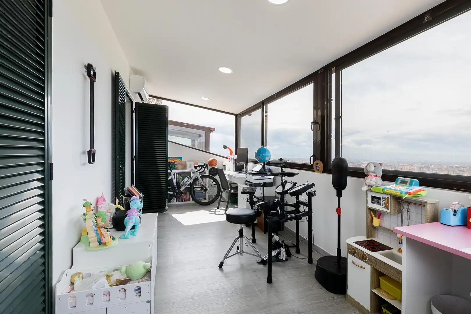 Balcony of Duplexes for sale in Jun  with Air Conditioner, Heating and Private garden