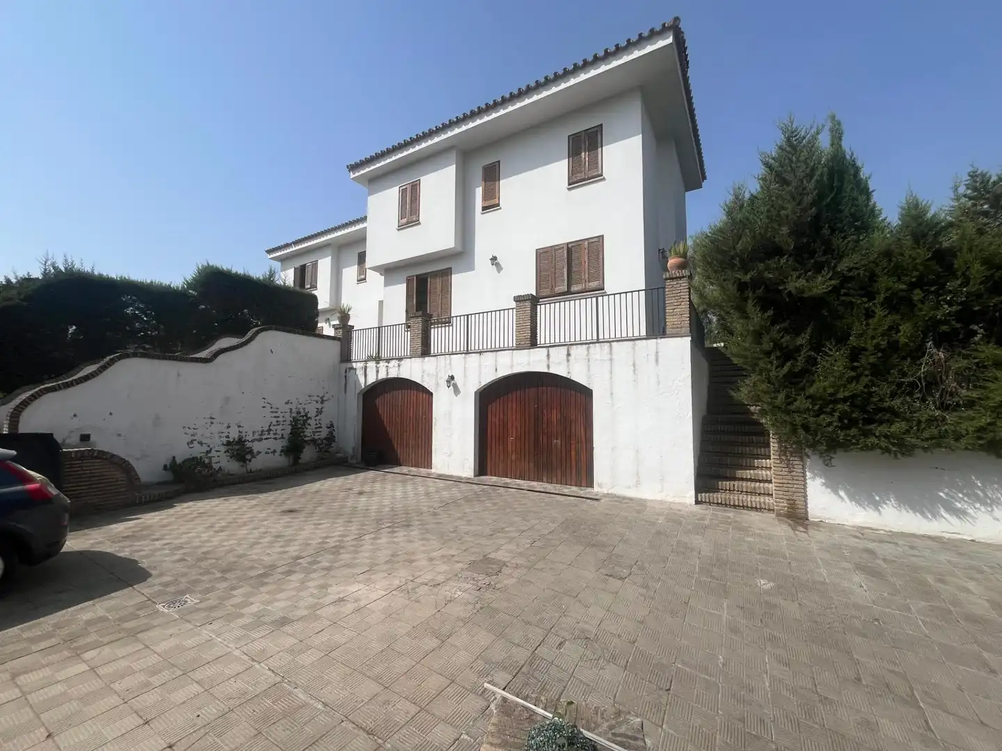 Vista exterior de Casa o xalet en venda en Mairena del Aljarafe amb Piscina comunitària