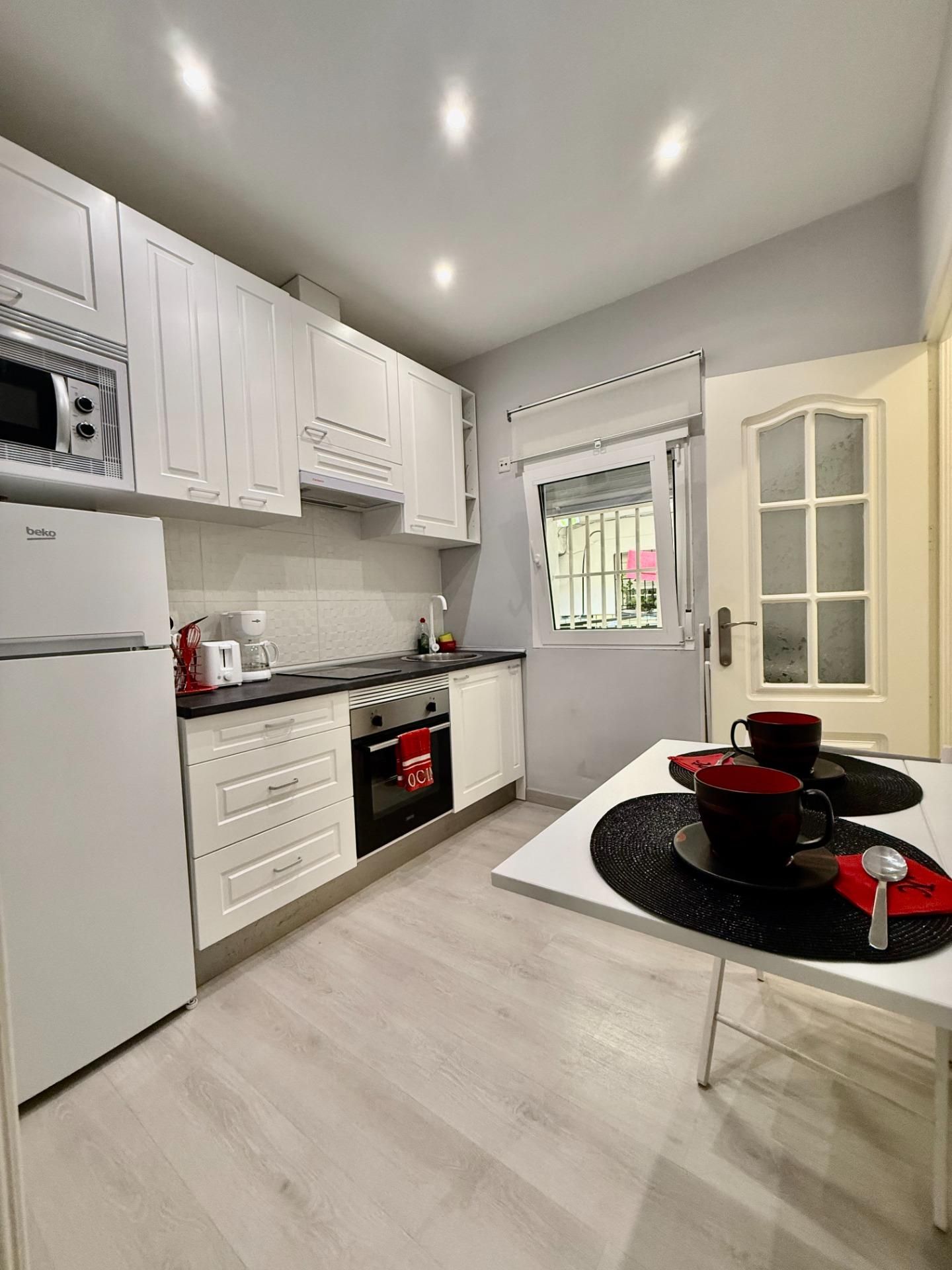 Cuina de Apartament de lloguer en  Madrid Capital amb Aire condicionat i Calefacció