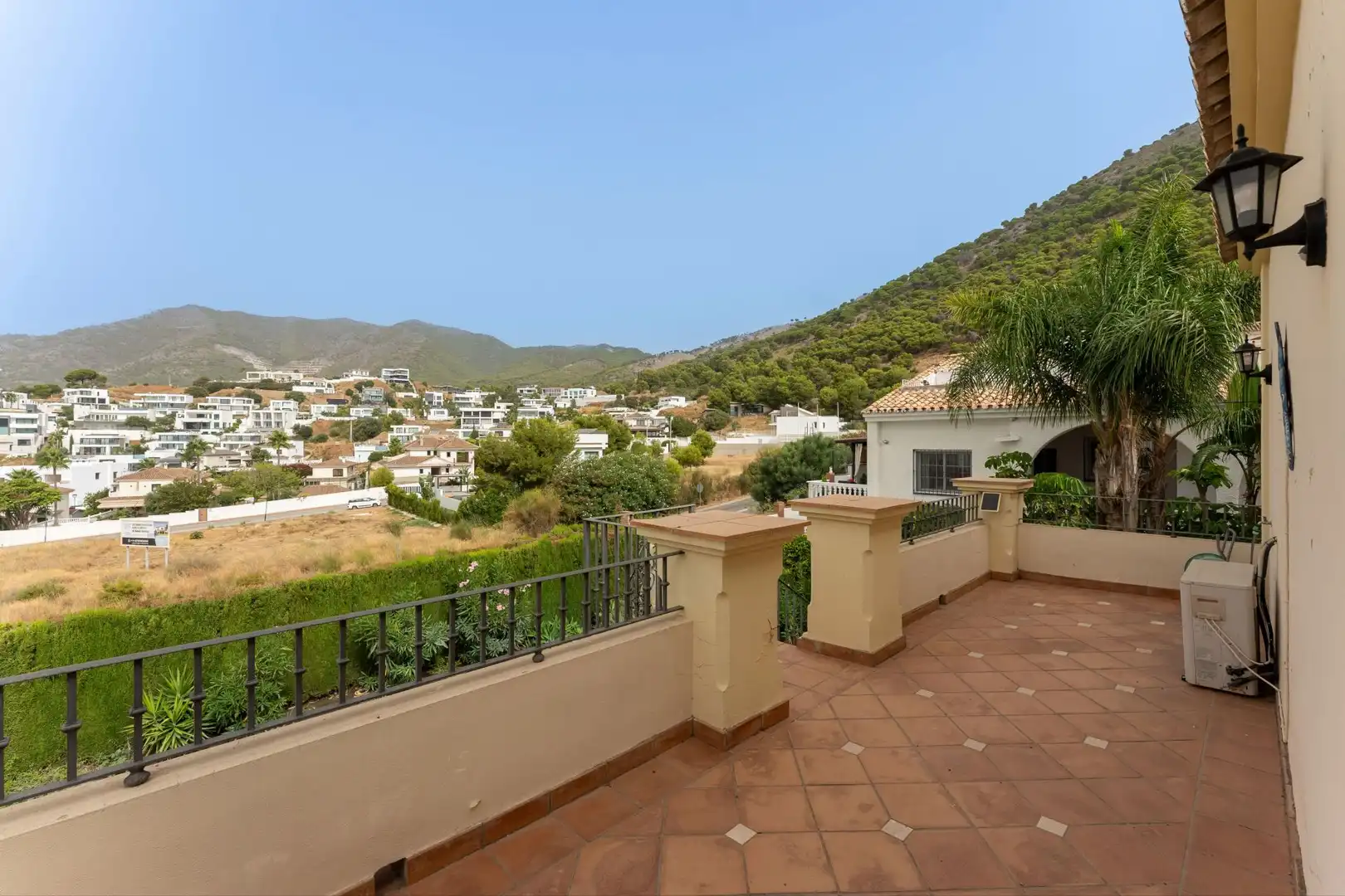 Vista exterior de Casa o chalet en venta en Mijas con Aire acondicionado, Jardín privado y Terraza