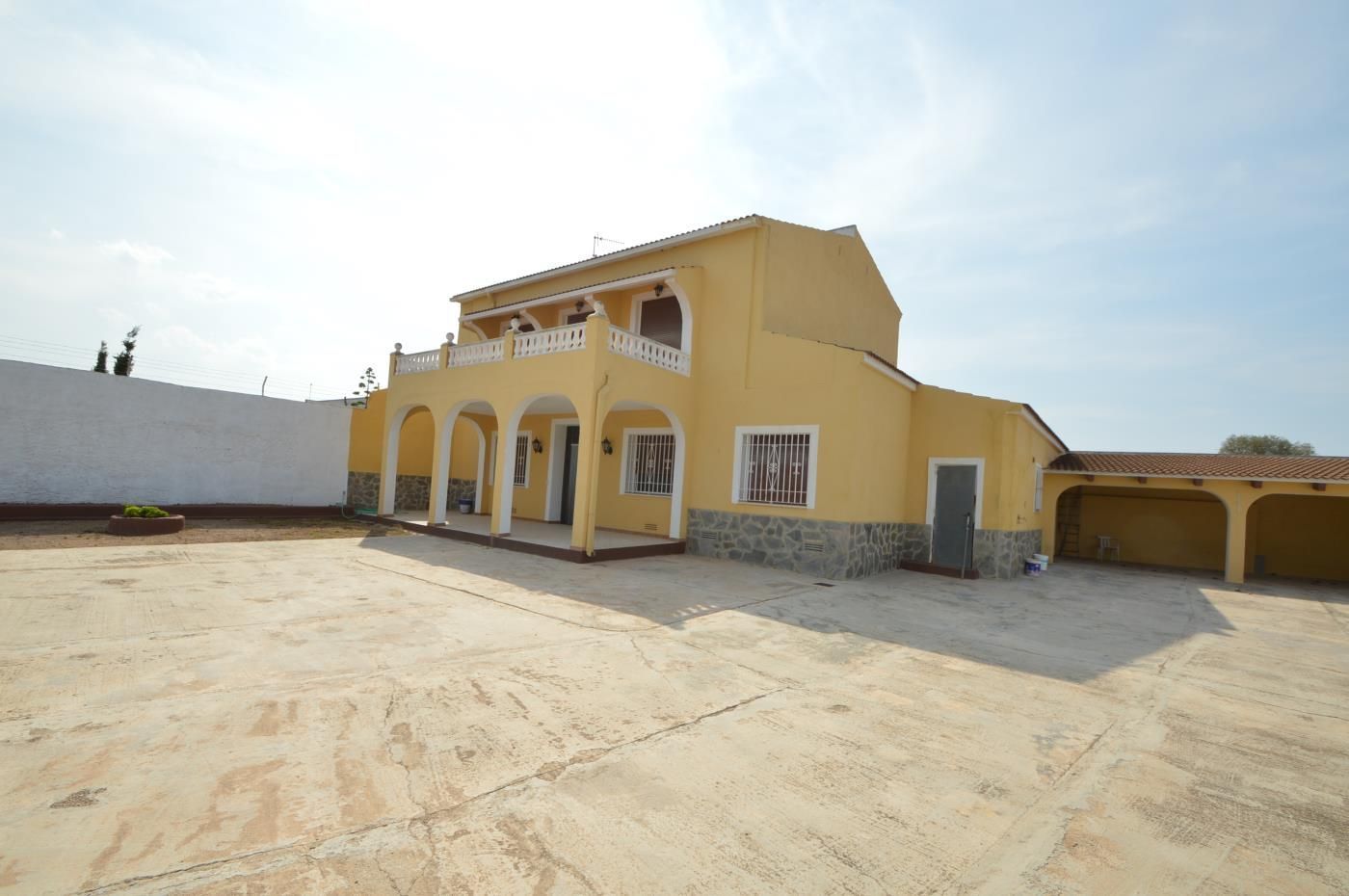 Vista exterior de Casa o xalet en venda en Vinaròs amb Calefacció, Traster i Piscina