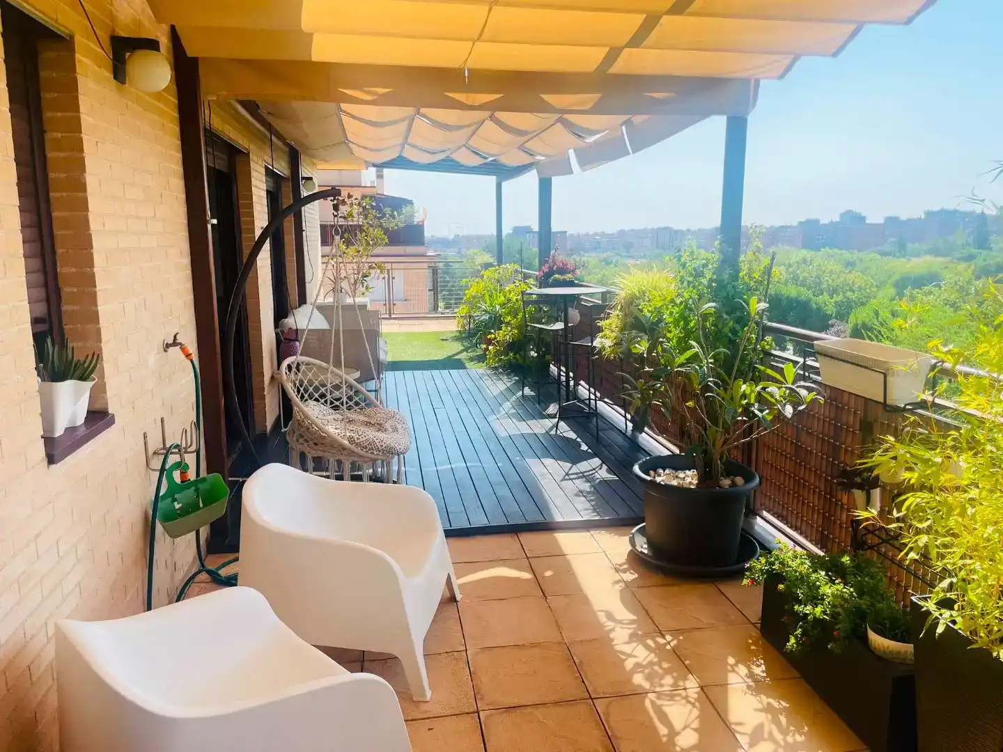 Terraza de Ático de alquiler en  Madrid Capital con Aire acondicionado y Piscina