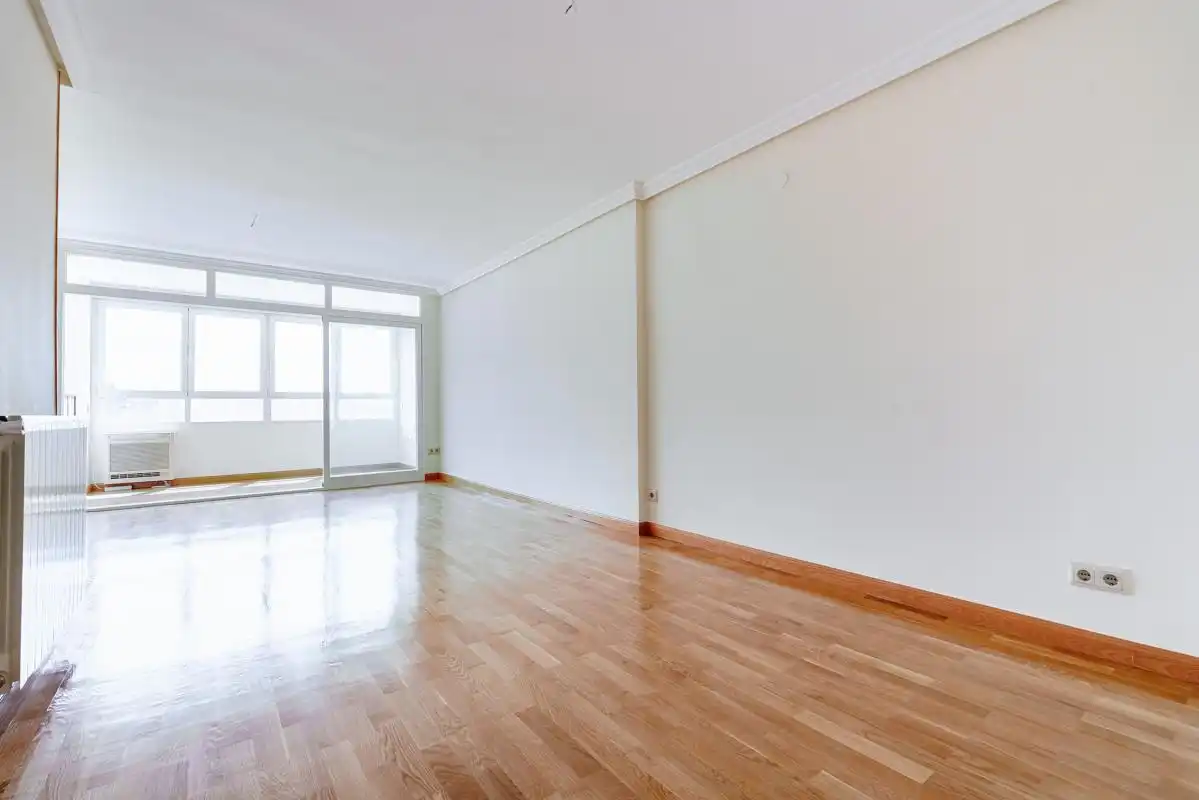 Sala d'estar de Pis en venda en Madrid amb Aire condicionat, Calefacció i Jardí privat