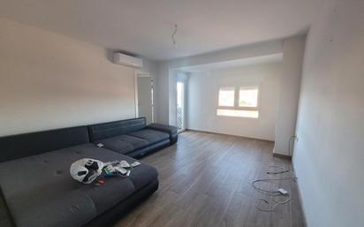 Living room of Flat for sale in Cheste  with Air Conditioner and Balcony