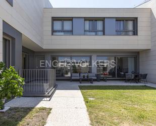 Vista exterior de Casa o xalet en venda en Boadilla del Monte amb Aire condicionat, Terrassa i Piscina