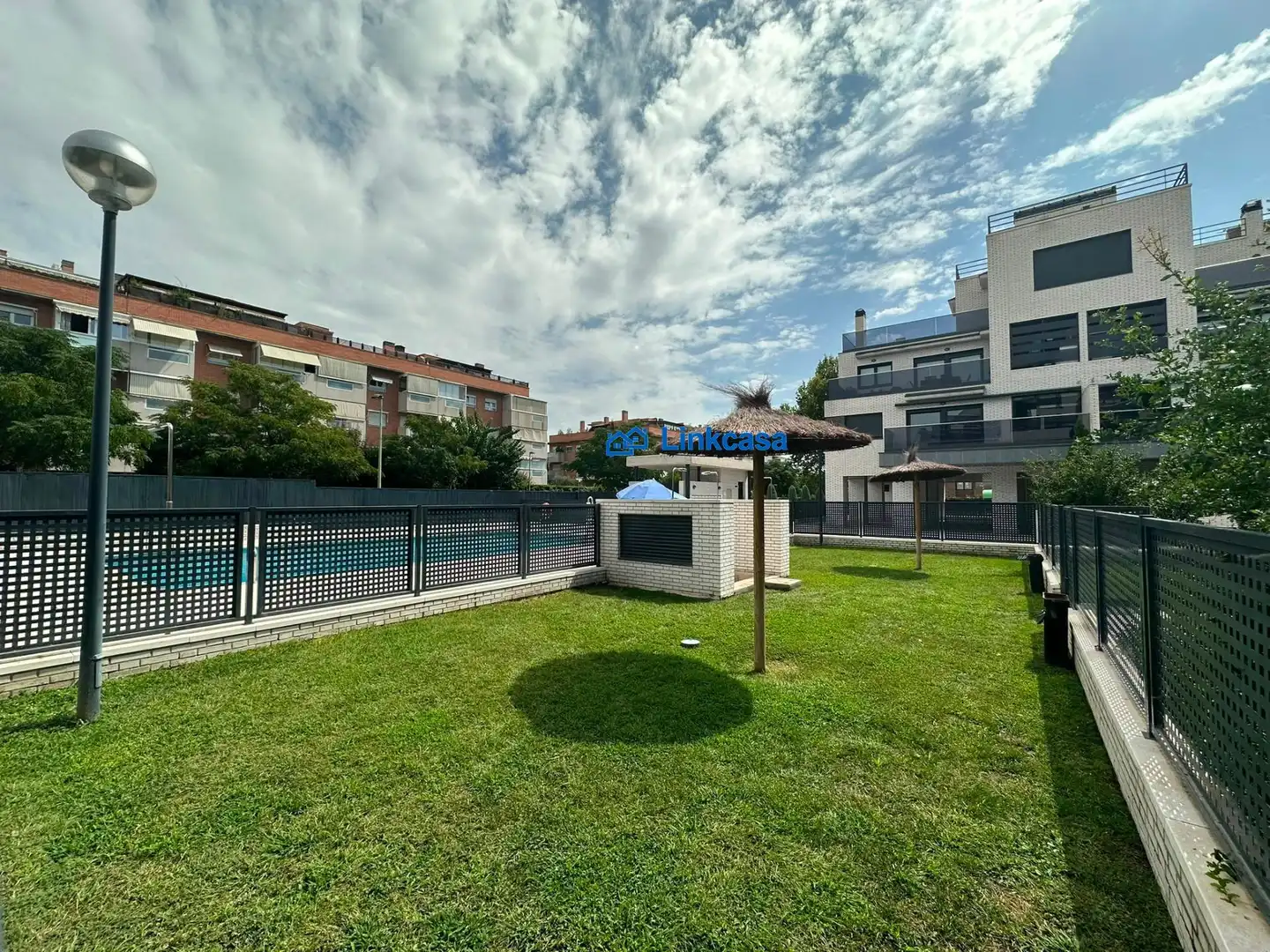 Piscina de Pis de lloguer en Pozuelo de Alarcón amb Aire condicionat, Calefacció i Jardí privat