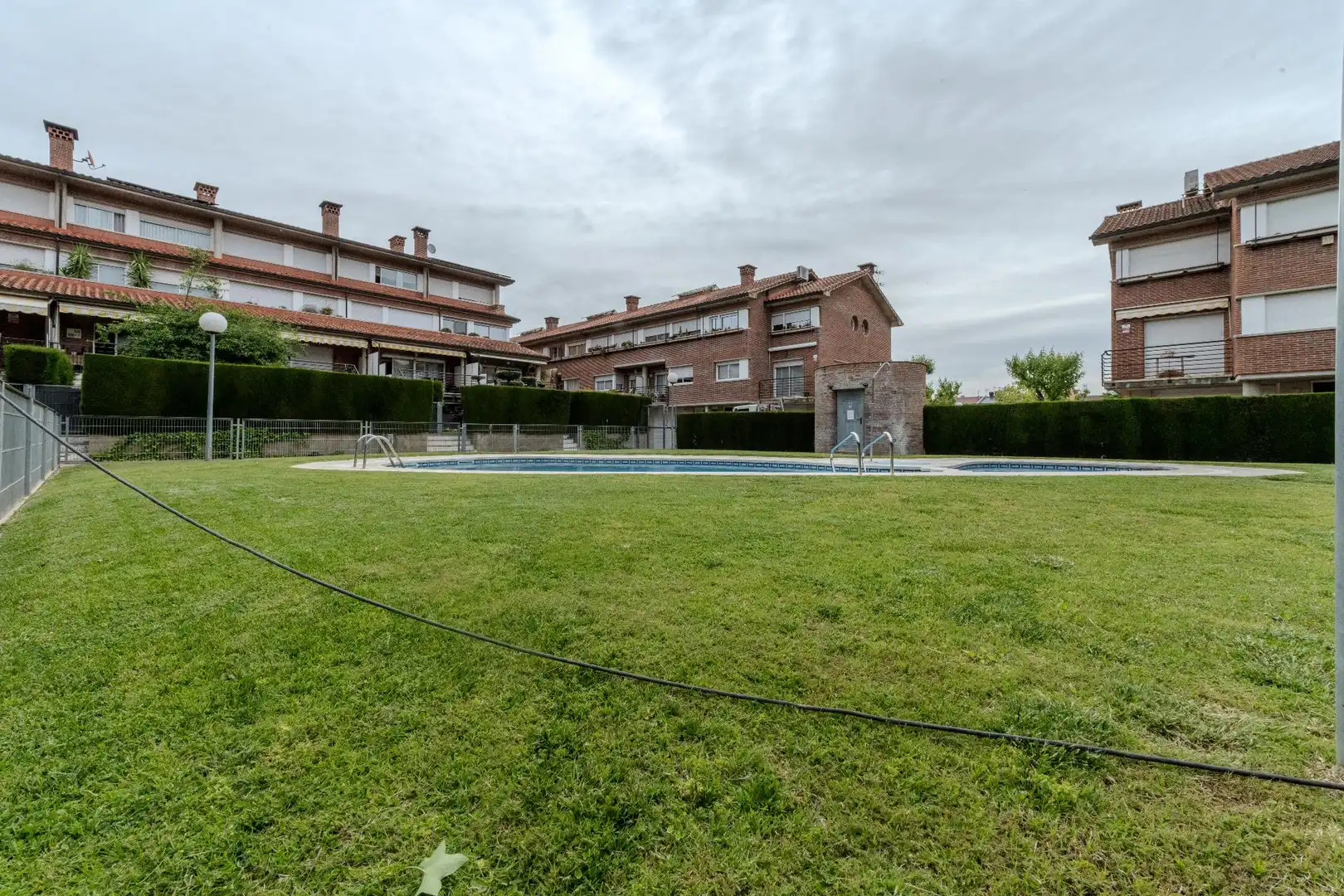 Piscina de Casa o xalet en venda en Castellar del Vallès amb Aire condicionat, Calefacció i Jardí privat