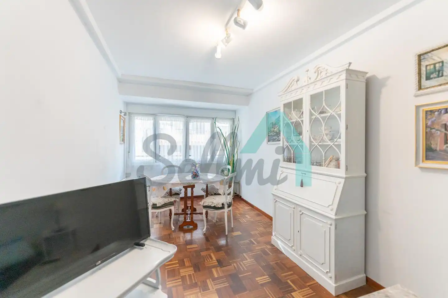 Sala de estar de Piso de alquiler en Gijón  con Calefacción, Parquet y Amueblado
