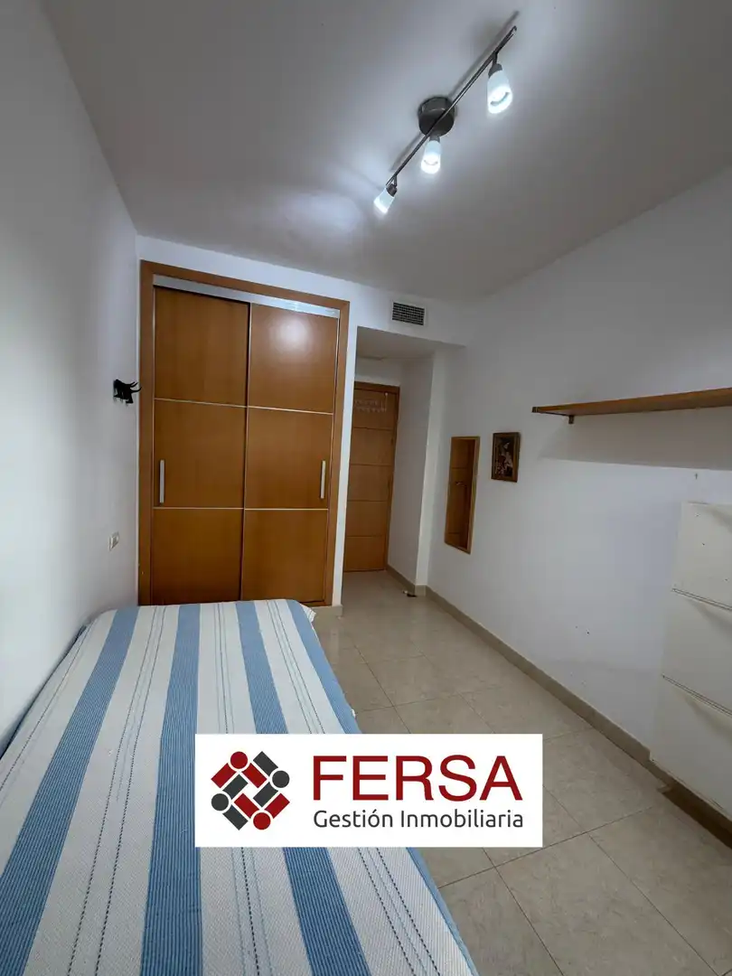 Dormitori de Apartament de lloguer en El Puerto de Santa María amb Calefacció, Jardí privat i Terrassa