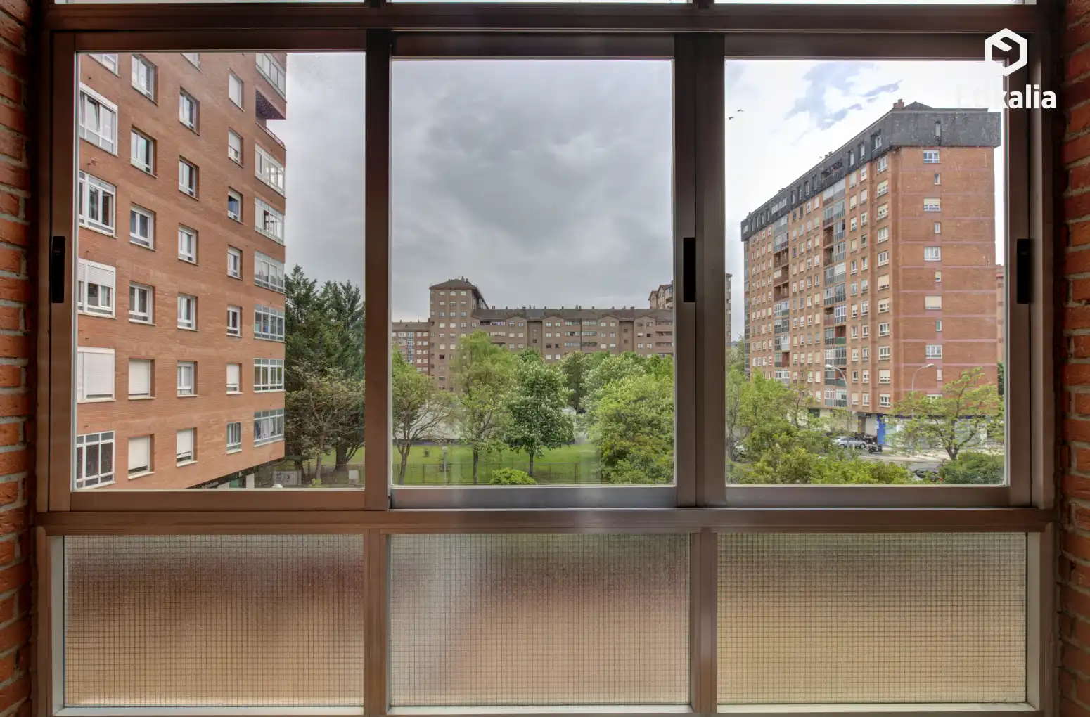 Habitación de Piso en venta en Vitoria - Gasteiz con Calefacción, Terraza y Trastero
