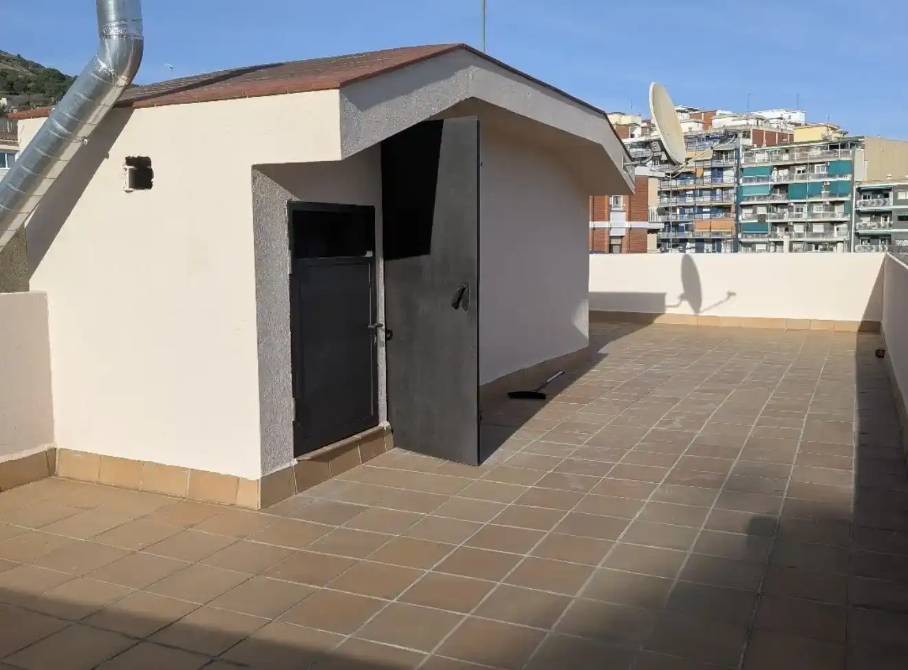 Terrassa de Casa o xalet en venda en Santa Coloma de Gramenet amb Piscina i Balcó