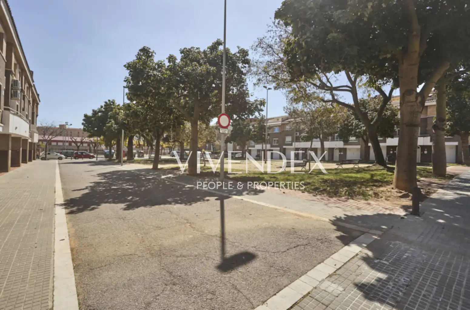 Vista exterior de Casa adosada en venta en Viladecans con Calefacción, Jardín privado y Terraza