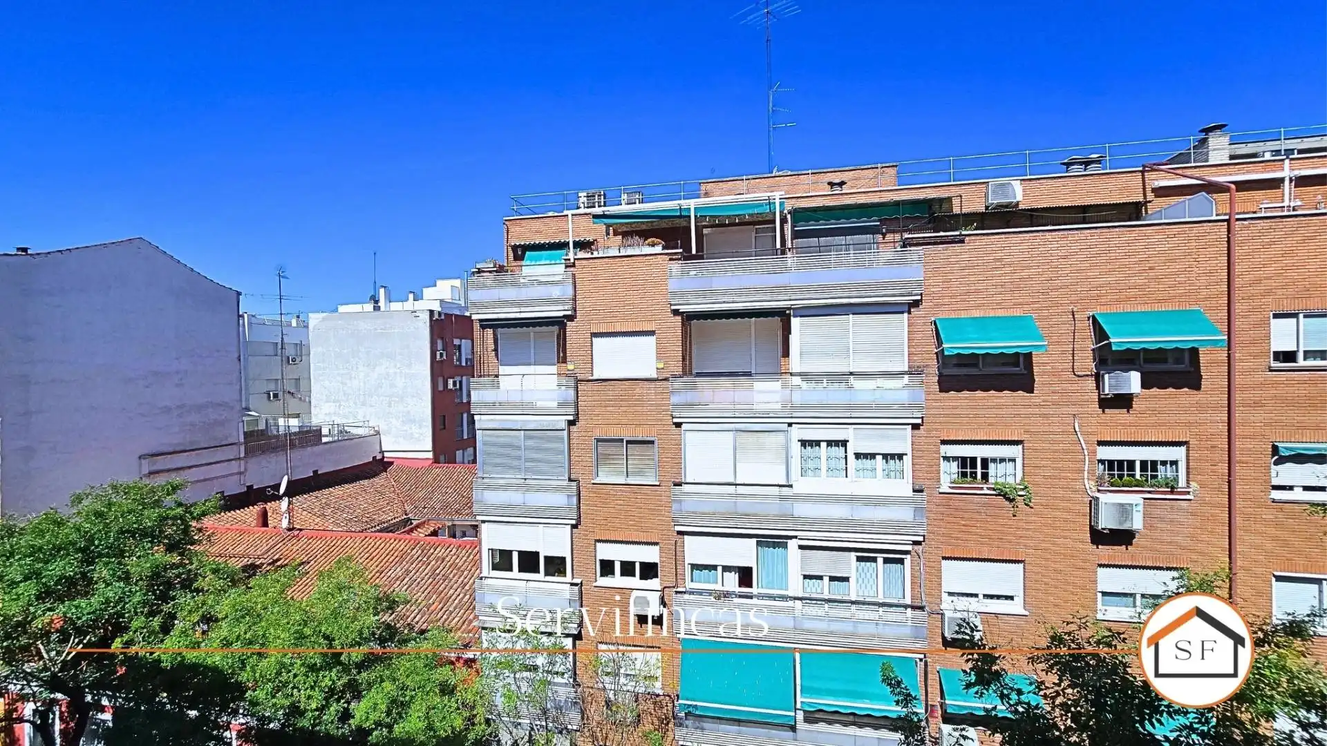 Außenansicht von Wohnung zur Miete in Madrid mit Heizung und Parkett