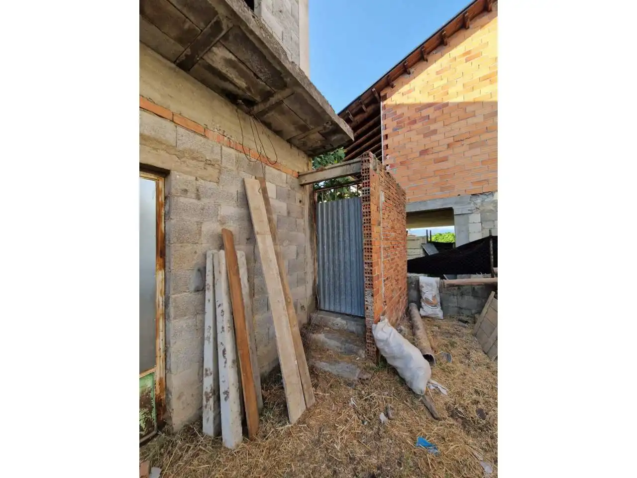 Houses for sale in Larouco