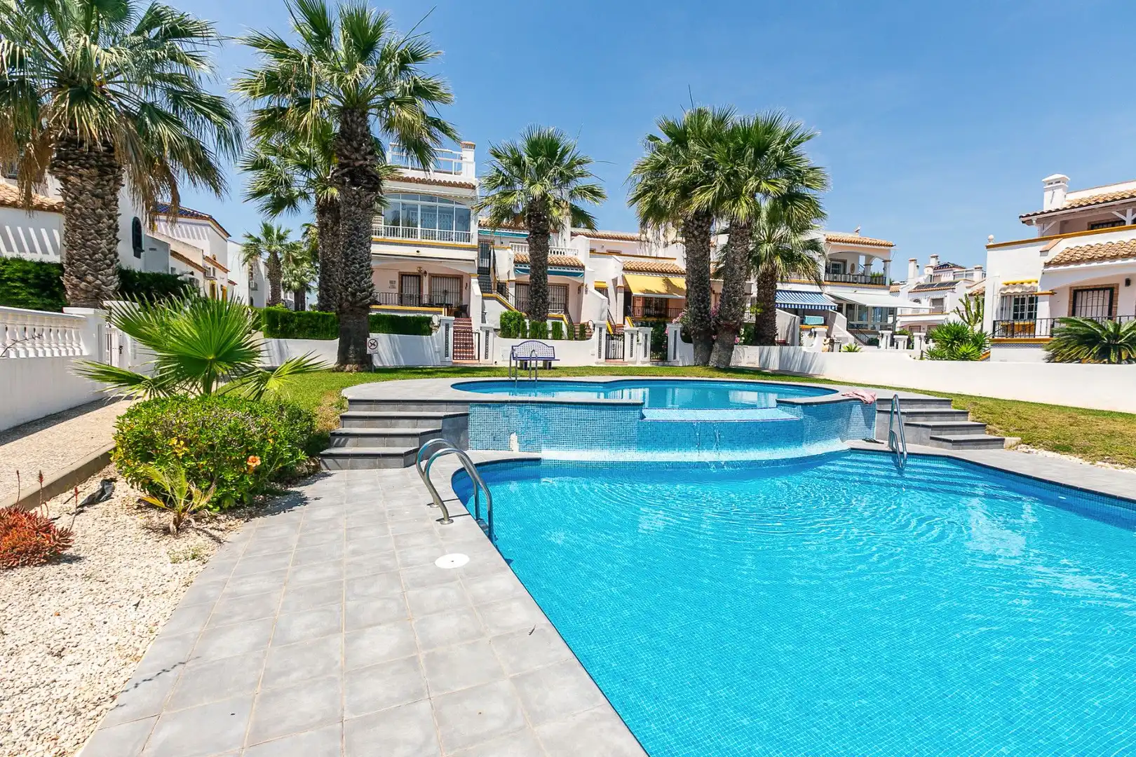 Maison mitoyenne avec piscine à vendre à Calle trufa