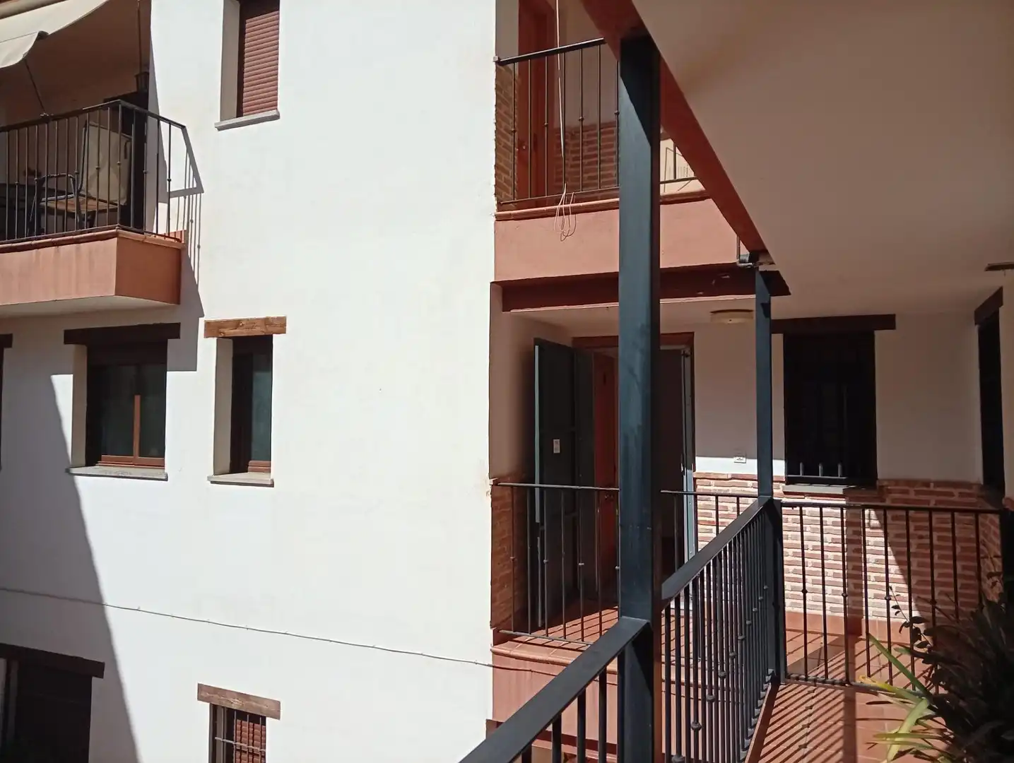 Vista exterior de Pis en venda en La Zubia amb Balcó