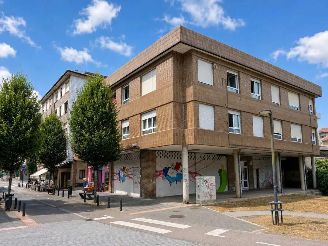 Business premises for sale in Lugones