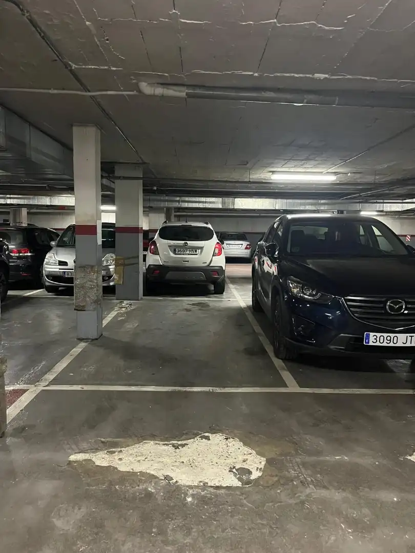 Parkplatz von Garage zur Miete in Madrid mit Alarm