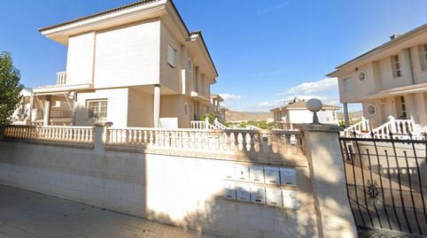 Solvia Inmobiliaria  Chalet independiente Petrer