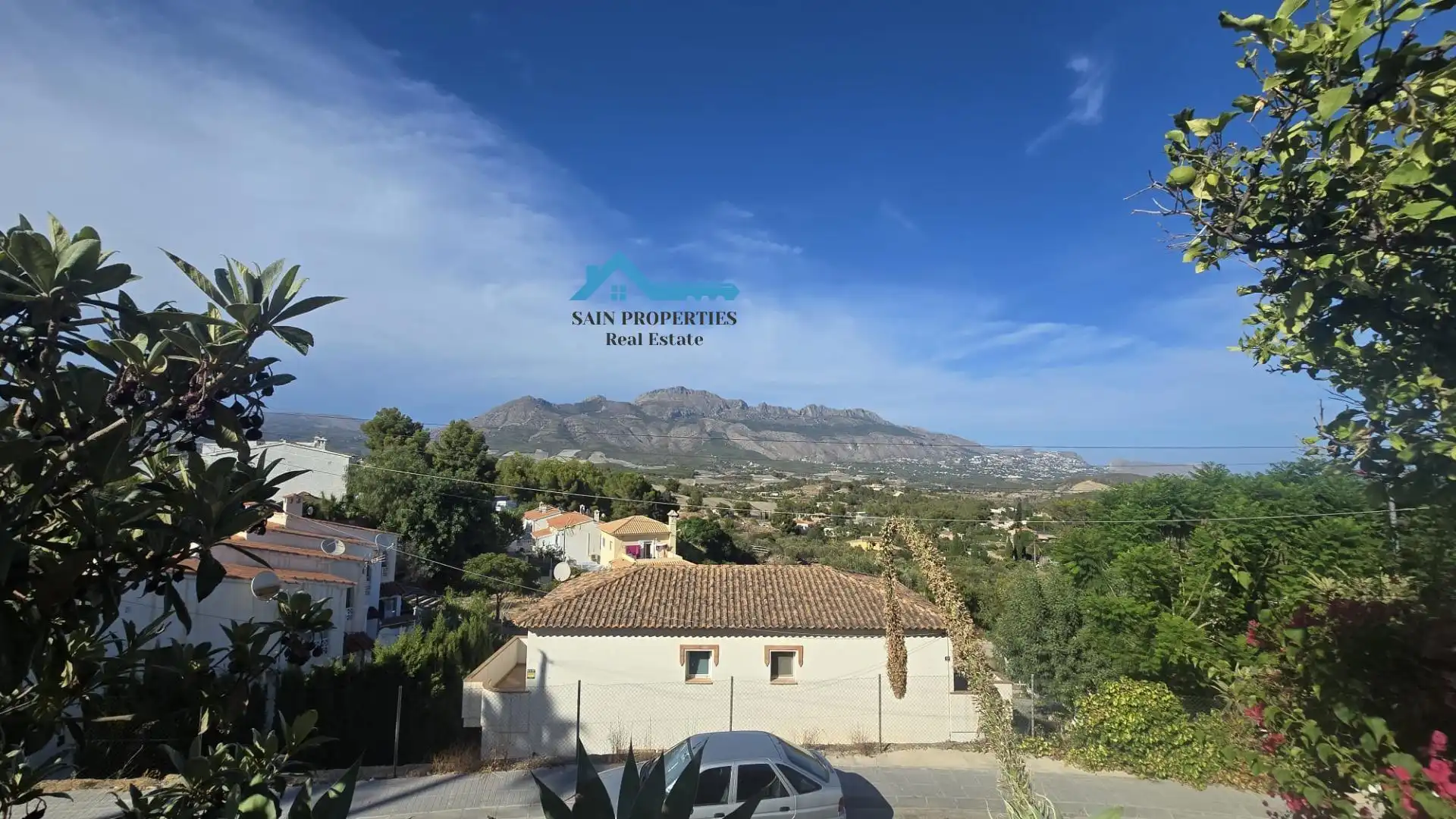 Vista exterior de Casa adosada en venda en La Nucia amb Aire condicionat, Calefacció i Jardí privat