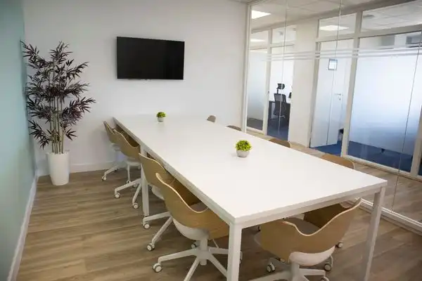 Büro zur Miete in Madrid mit Klimaanlage, Heizung und Möbliert