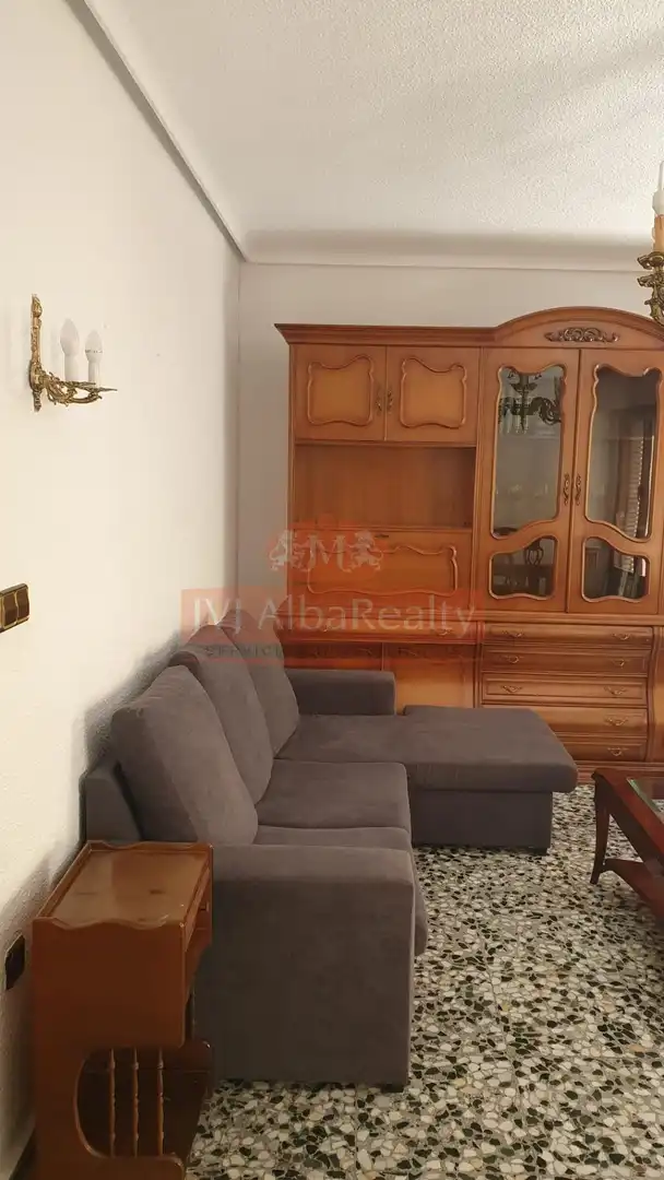 Sala d'estar de Pis de lloguer en Albacete amb Calefacció, Moblat i Balcó