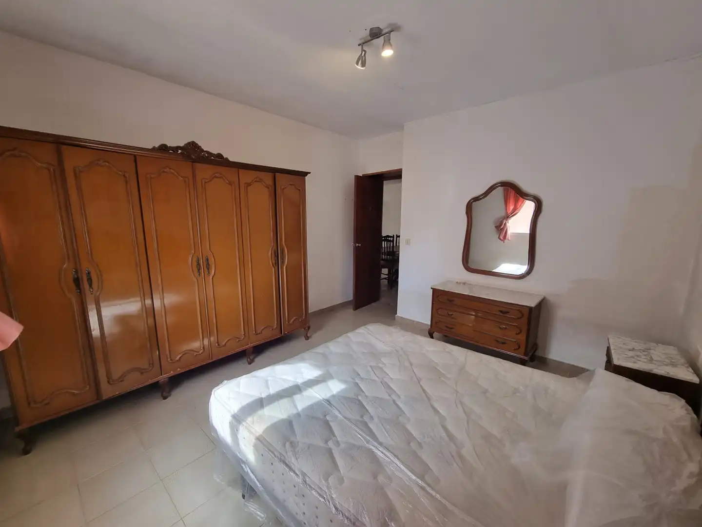 Dormitori de Casa o xalet en venda en Almería amb Jardí privat, Terrassa i Moblat