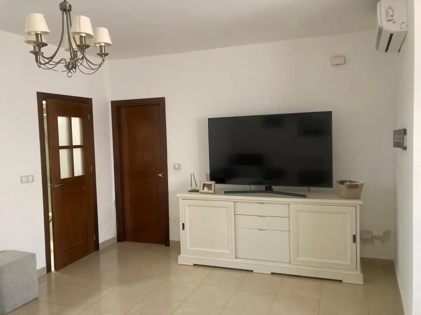 Sala d'estar de Casa o xalet en venda en Córdoba amb Aire condicionat, Parquet i Terrassa