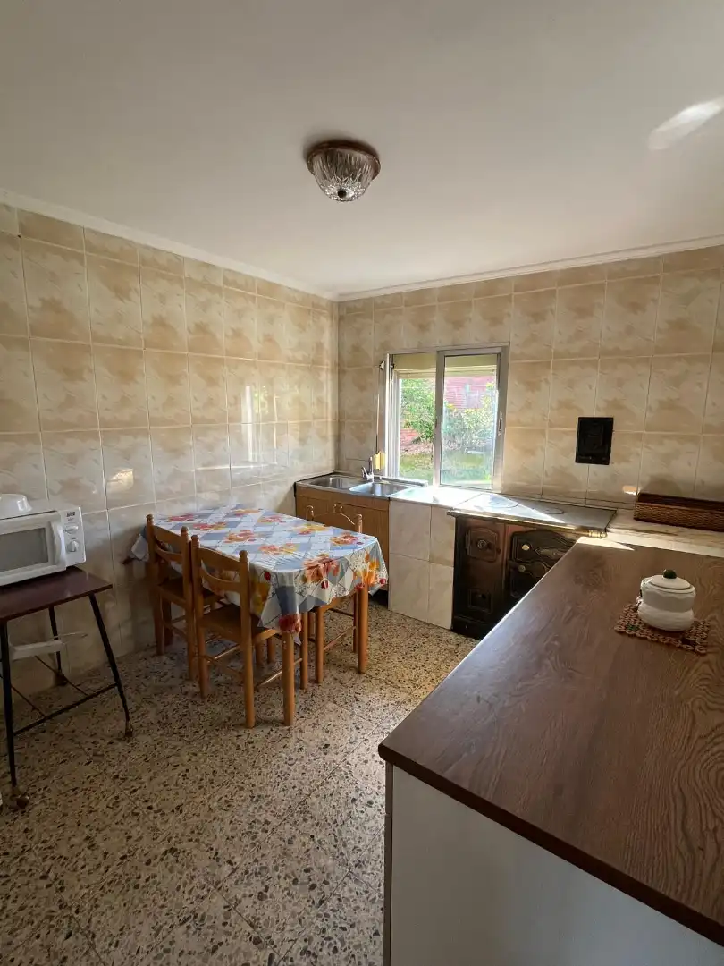 Cuina de Casa o xalet en venda en La Parrilla  amb Calefacció, Terrassa i Traster