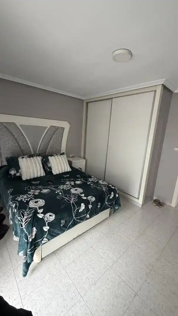 Dormitori de Pis en venda en Alicante / Alacant amb Aire condicionat i Balcó