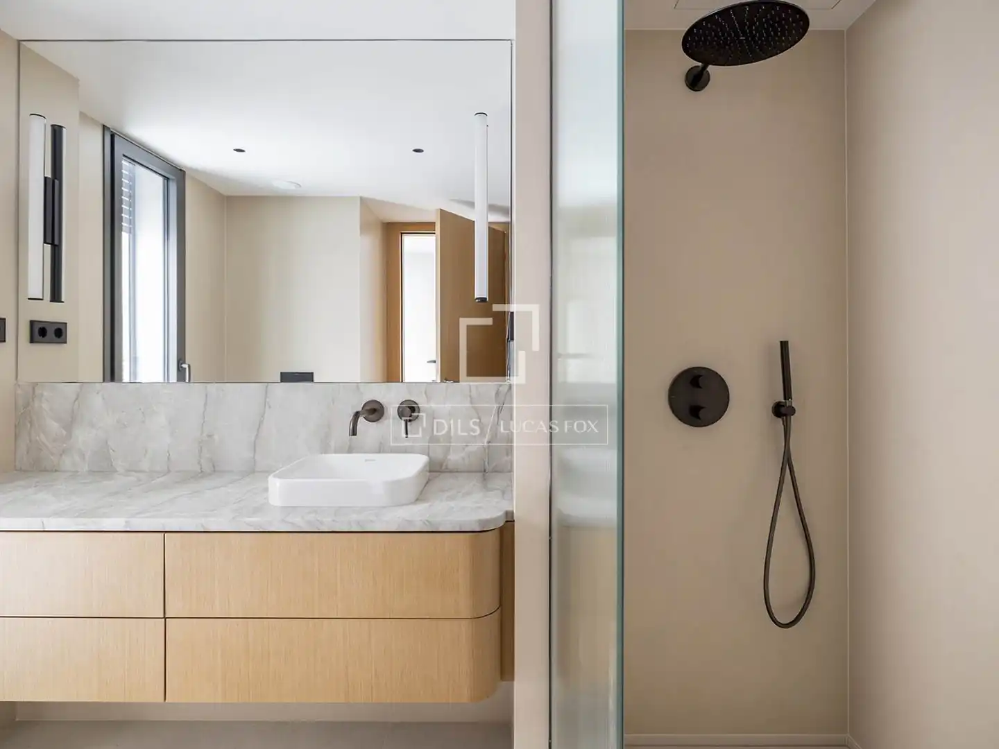 Badezimmer von Wohnung zur Miete in Barcelona mit Klimaanlage, Terrasse und Möbliert