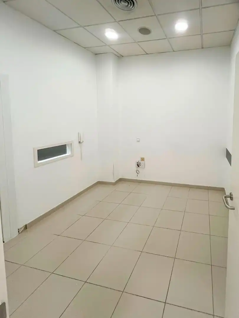 Local comercial de lloguer a Núcleo urbano, imagen 2