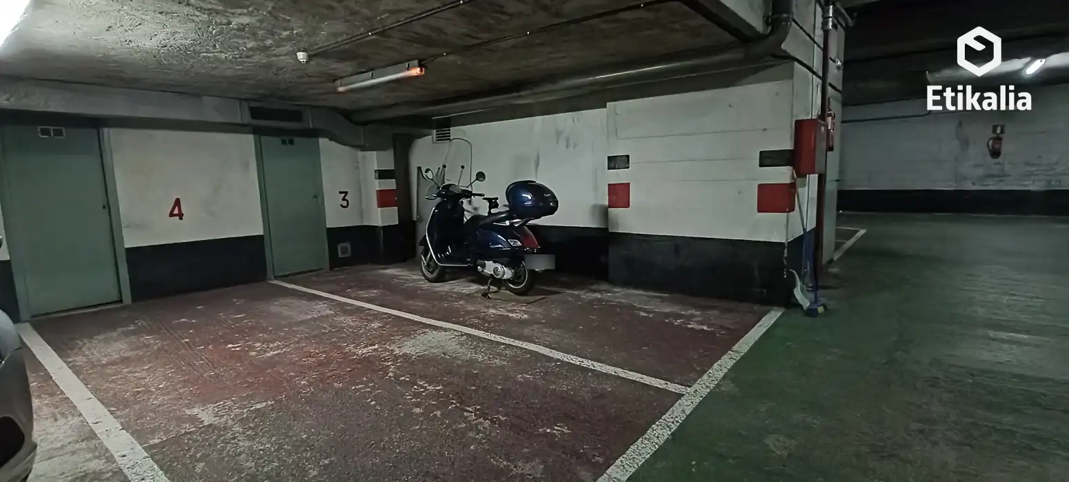 Aparcament de Pis de lloguer en Gernika-Lumo amb Calefacció, Traster i Balcó