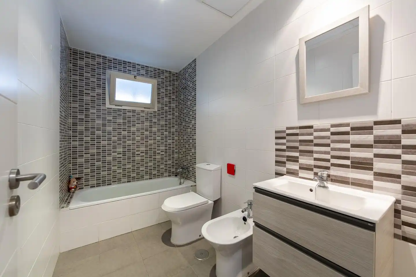 Baño de Planta baja en venta en Almería con Aire acondicionado, Terraza y Trastero