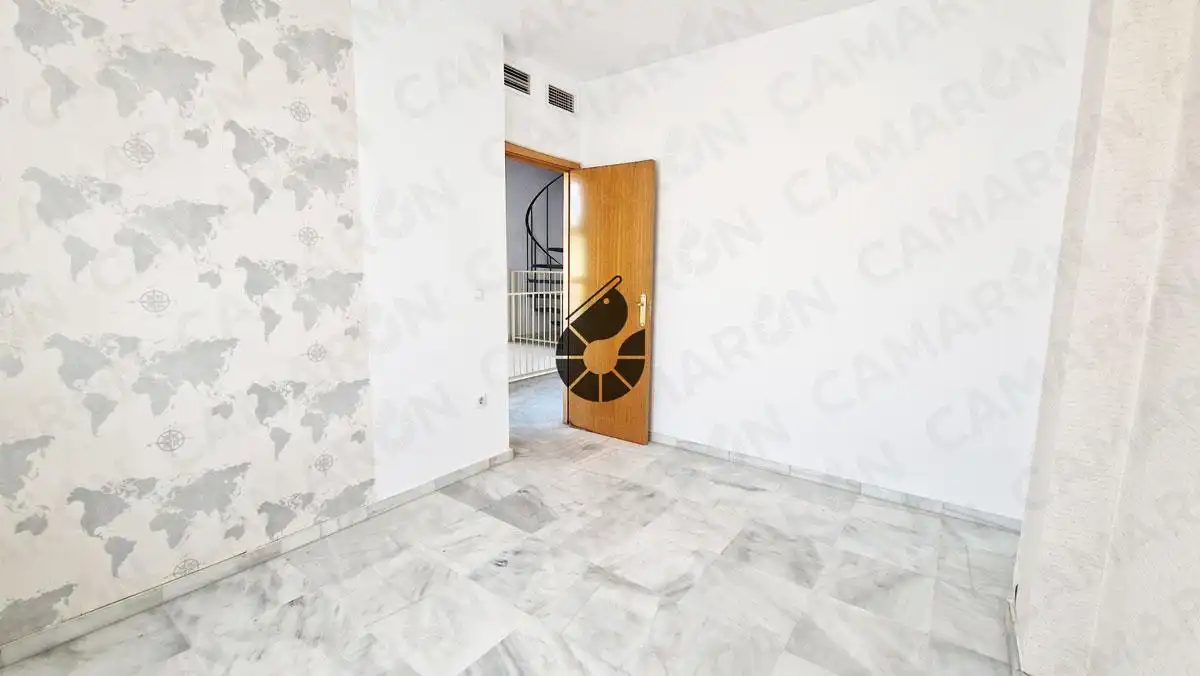 Casa adosada en venda en Coria del Río amb Jardí privat, Terrassa i Alarma