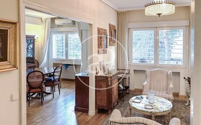 Living room of Flat for sale in  Madrid Capital  with Air Conditioner, Heating and Private garden