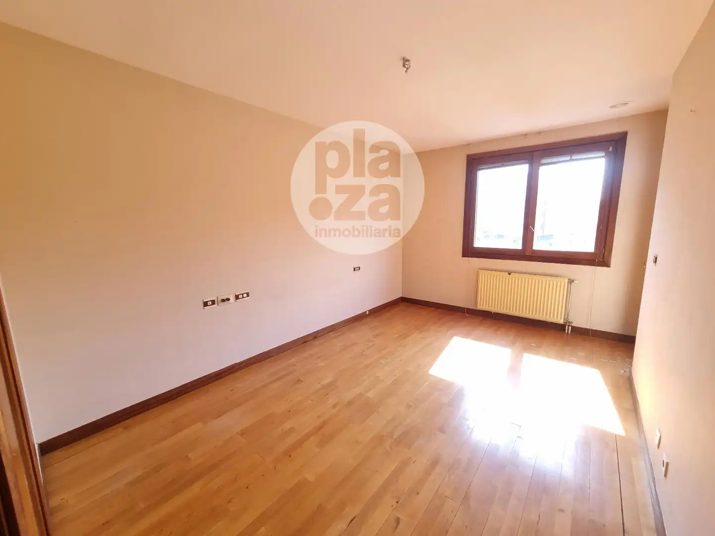Dormitori de Pis en venda en Burgos amb Calefacció, Terrassa i Traster