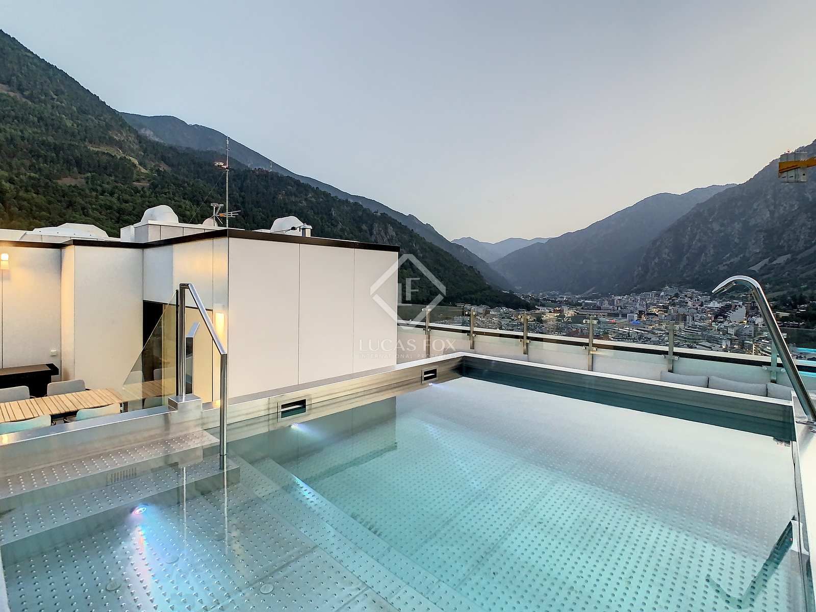 Piscina de Àtic en venda en  Madrid Capital amb Aire condicionat, Calefacció i Terrassa